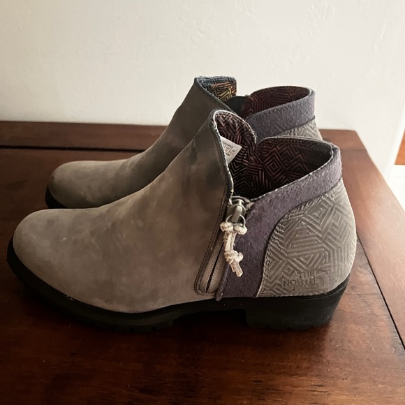 The North Face BridgetonZip Bootie. Dark Gull Grey/TNF Black. Size 9 - Picture 14 of 14
